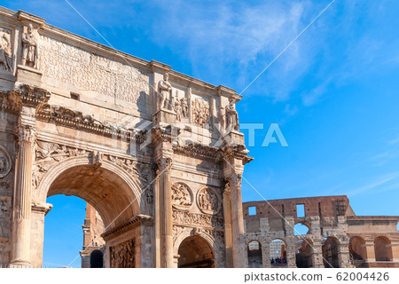 Arch of Constantine and Colosseum in Rome, Italy. 62004426