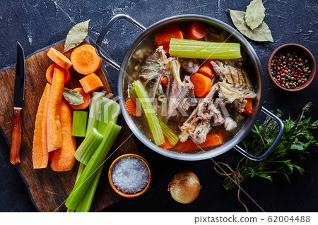 hot chicken stock in a metal stockpot 62004488