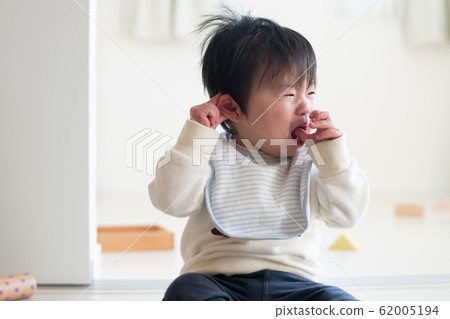 Baby, cry, grumpy, tears, parenting, 1 year old, boy, parenting 62005194