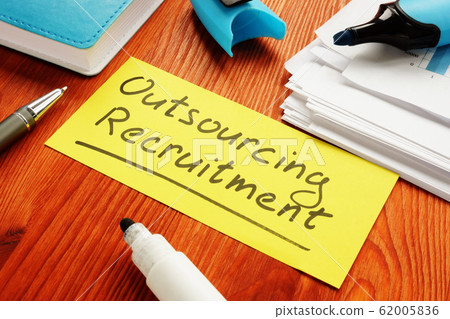 Outsourcing recruitment memo sign about HR process 62005836