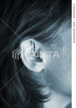 Deaf woman hearing aid 62005912