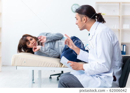 Mentally ill woman patient during doctor visit 62006042