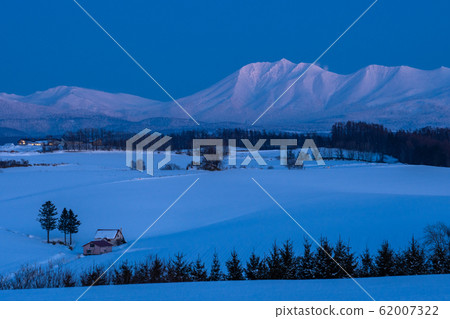 《Hokkaido》Winter Biei/Silver Fairy Hills and Tokachidake Mountain Range 《Hokkaido》Winter Biei/Silver Fairy Hills and Tokachidake Mountain Range 62007322