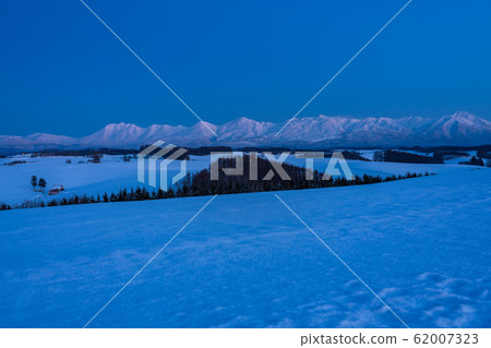 《Hokkaido》Winter Biei/Silver Fairy Hills and Tokachidake Mountain Range 《Hokkaido》Winter Biei/Silver Fairy Hills and Tokachidake Mountain Range 62007323