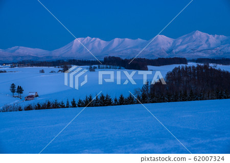 《Hokkaido》Winter Biei/Silver Fairy Hills and Tokachidake Mountain Range 《Hokkaido》Winter Biei/Silver Fairy Hills and Tokachidake Mountain Range 62007324