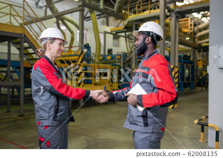 Hiring female worker at factory 62008135