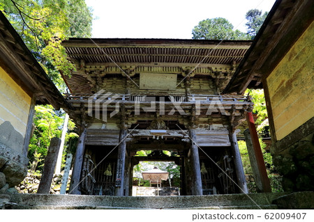 亮綠色的Ryokaisan Yokozoji寺，19綠（岐阜縣I美郡I川町Yokozura） 62009407