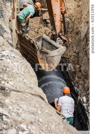 replacement of a sewer pipe deep under the ground 62011956