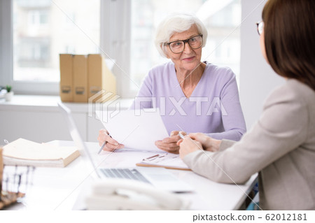 Counseling with social worker Counseling with social worker 62012181