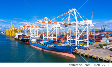 Container ship loading and unloading in deep sea 62012702