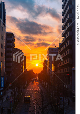 Evening view of Higashi-Kurume Station (Diamond Fuji) [Tokyo] 62013630