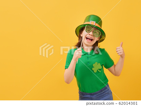 girl in leprechaun hat 62014301