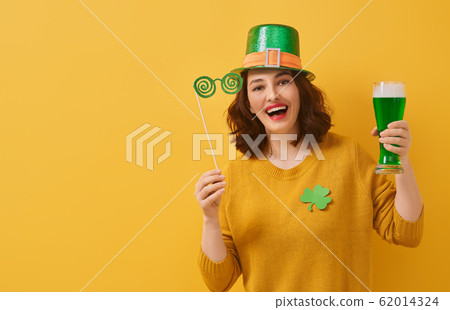 woman in leprechaun hat 62014324