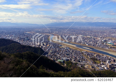 金卡山腳下的城堡小鎮 金卡山腳下的城堡小鎮 62016467