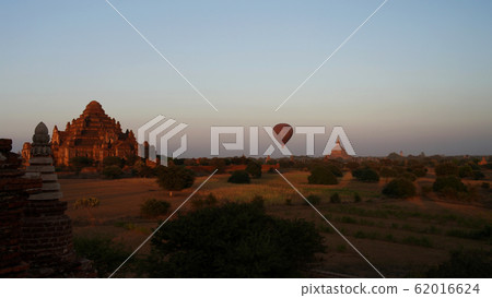 Dhammayangyi temple at sunset with the balloons, Dhammayangyi temple at sunset with the balloons, 62016624