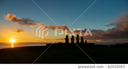 Sunset and Ahu Tahai moai platform, Rapa Nui 62018363