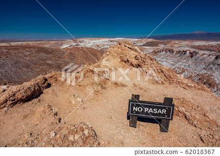 Sign with no trespassing text in spanish Sign with no trespassing text in spanish 62018367