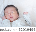 Closeup a baby sleeping comfortably on the bed 62019494