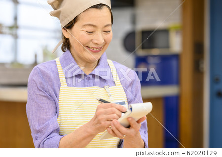 Working Senior Woman Neo Neo Senior 62020129