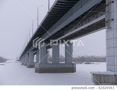 The bridge across the Ob River in the city of 62020561