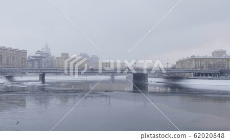 Bridge Novoarbatsky on Moskva river in winter day 62020848