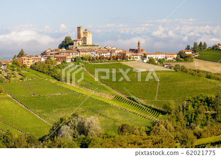 View of the village of Serralunga d`Alba and the View of the village of Serralunga d`Alba and the 62021775