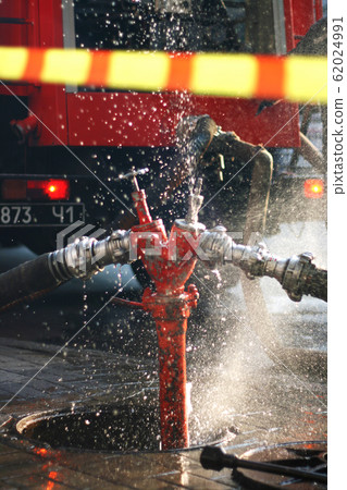 Water splashes from the fire hose and hydrant 62024991