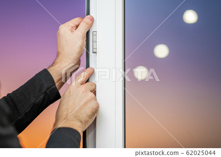 Professional master at repair and installation of 62025044