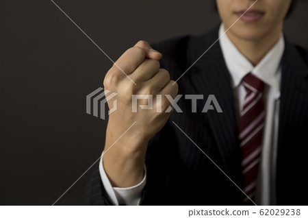 男子膽冒充拳頭身體部位 62029238