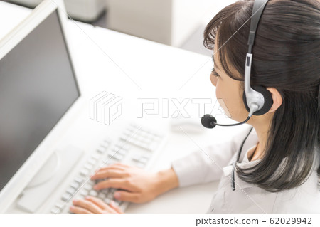 Work clothes, operators, call centers Work clothes, operators, call centers 62029942
