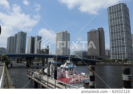東京都港區停泊著大都會警察船的風景 東京都港區停泊著大都會警察船的風景 62032128