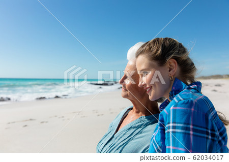 Grandmother and mother at the beach 62034017