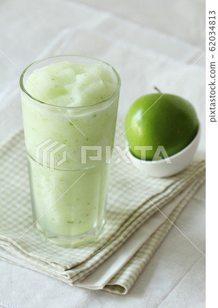 apple smoothies drinks on white background apple smoothies drinks on white background 62034813
