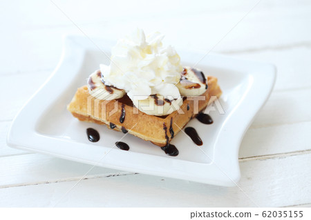 waffle and whip cream 62035155