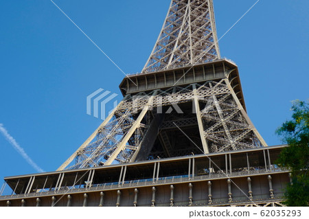 France paris looking up eiffel tower 62035293