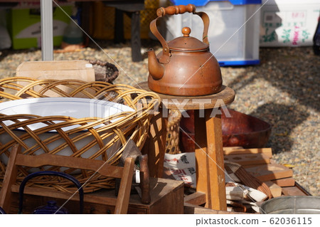 “古色古香的日用品” 62036115