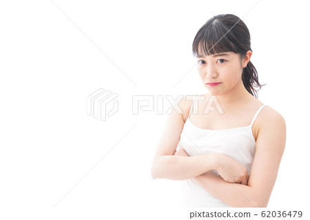 感到生氣的少婦 62036479