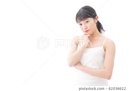 患有美麗的年輕女子 患有美麗的年輕女子 62036622