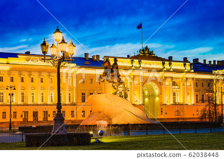 Senate building and  a monument to Peter I (the 62038448