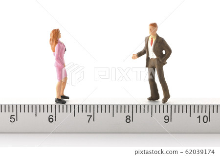 The distance between two people 62039174