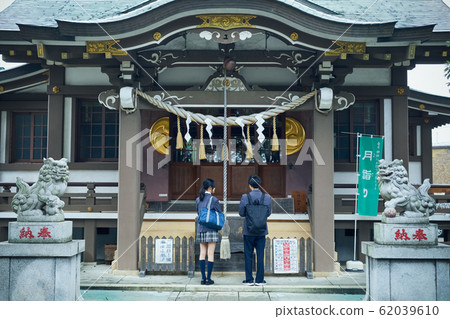 高中夫婦參觀神社 高中夫婦參觀神社 62039610