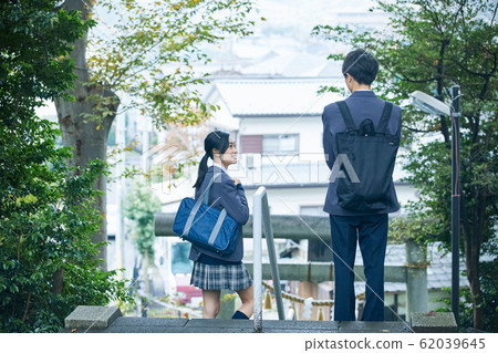 高中夫婦上下學 62039645