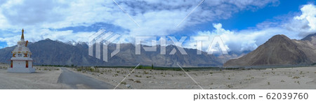 A road from India's northernmost Ladakh to the Pakistan border, riding a bike through the Cardonra Pass and Nubra Valley 62039760