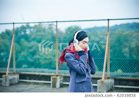 High school student listening to music 62039858