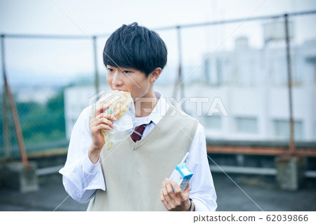 Daily life of high school students 62039866