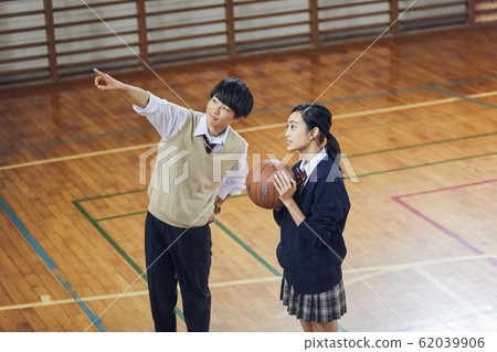 高中學生打籃球 62039906