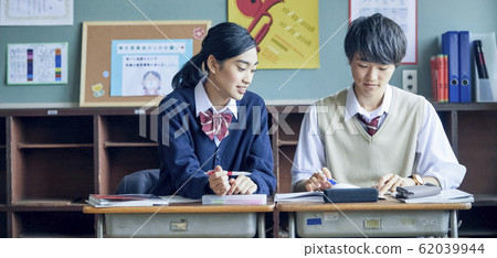 高中生男女學習 高中生男女學習 62039944