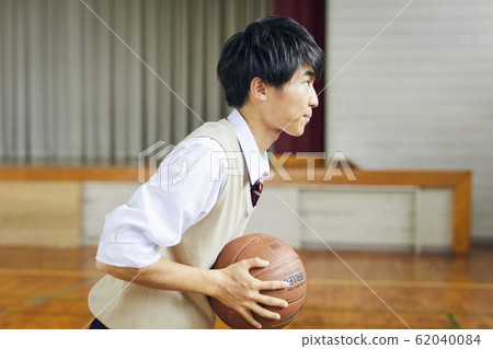 High school students playing basketball 62040084