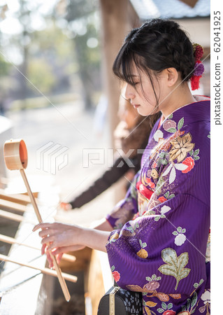 Shrine at Kimono 62041925