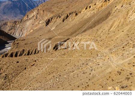 mountain trail in the Himalayas 62044003